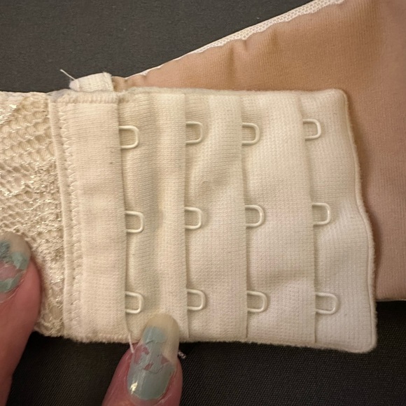 Victoria's Secret Cream Lace Strapless Bra - Picture 8 of 11